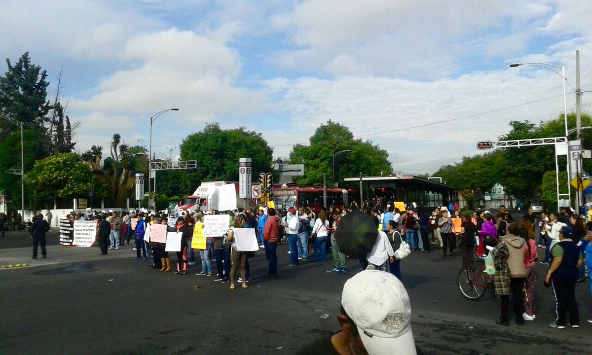 Padres de familia de Sto Domingo, Coyoacán; Sta Fe, Xochimilco; Luis Cabrera,se manifiestan contra reforma educativa