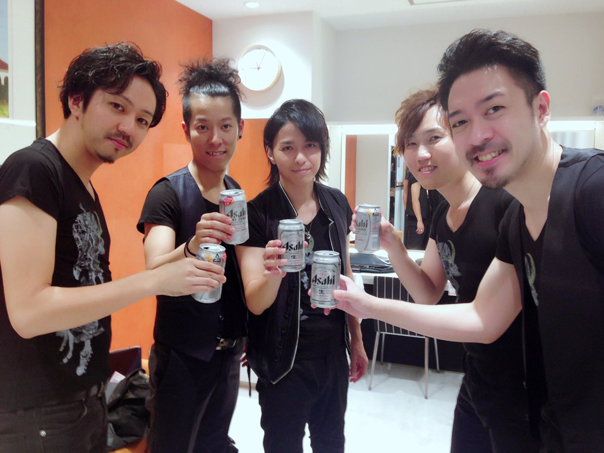 Akihide Official Akihideサンより 笑顔たくさんのとても素敵なライブでした 誕生日に大切な思い出を頂きありがとうございました とコメントを頂きました リツイート いいね お気に入り お願い申し上げます Akihide Official Akihideサンより 笑顔たくさんのとても素敵なライブでした 誕生日に大切な思い出を頂きありがとうございました とコメントを頂きました リツイート いいね お気に入り お願い申し上げます