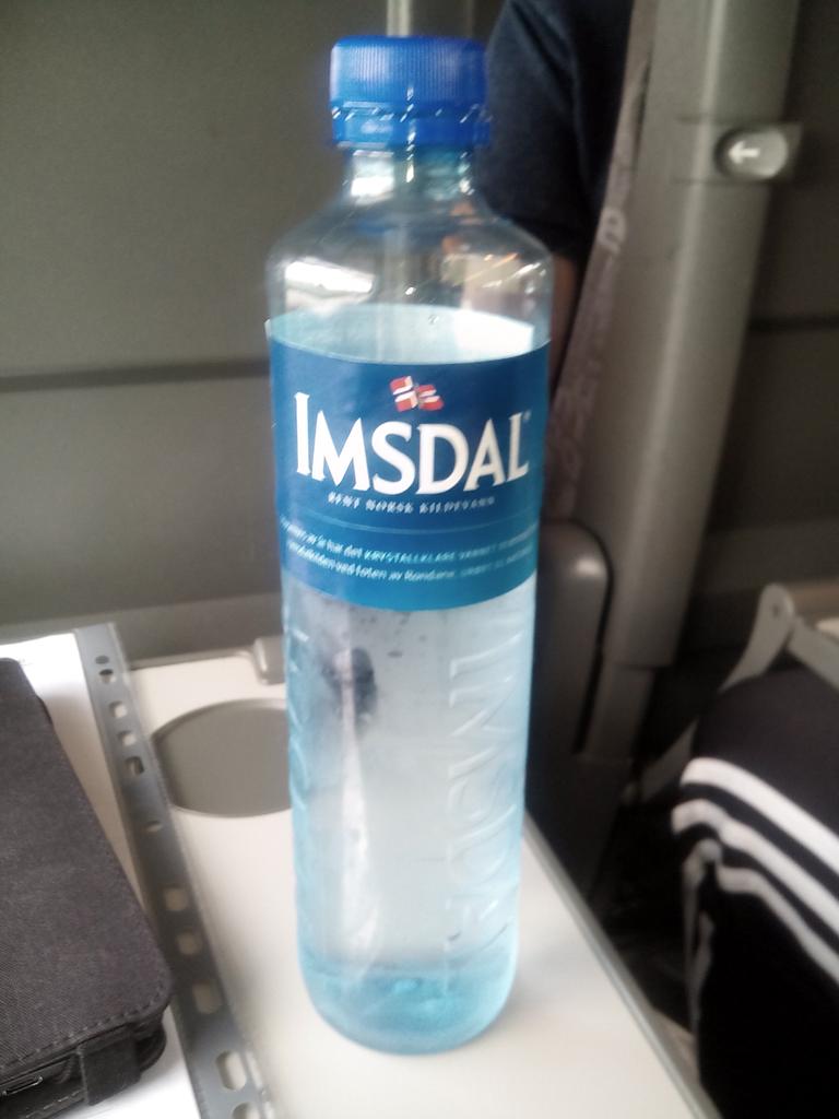 bgonthemove_eu's tweet photo. Hello #imsdal water 4 just 3,50 euros. #Norway prices but tasty nevertheless https://t.co/74slLVvbN5