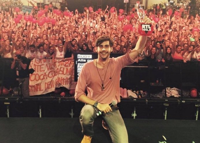 UMusicItalia's tweet photo. 👏 @asolermusic trionfatore della prima puntata del @SummerFestival https://t.co/7iQ9l82K9D Quanti RT per #Sofia? ✌ https://t.co/7HcB3FDWGf