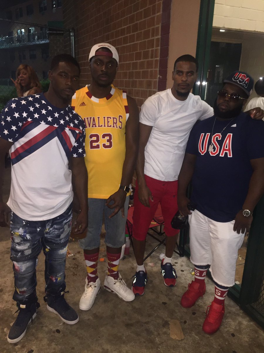 DaBiz12's tweet image. @MoneyMakingMakk @Fritolay125 &amp;amp; Blizzy #DaBricks #RB #HeavyCake