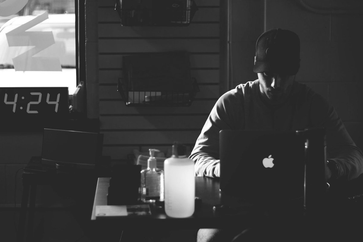 thecommune_'s tweet photo. Coach @SGuevremont11's version of "What to Read While Pretending to Work": https://t.co/Yyf2BfVBJk https://t.co/gjs3trGhPq