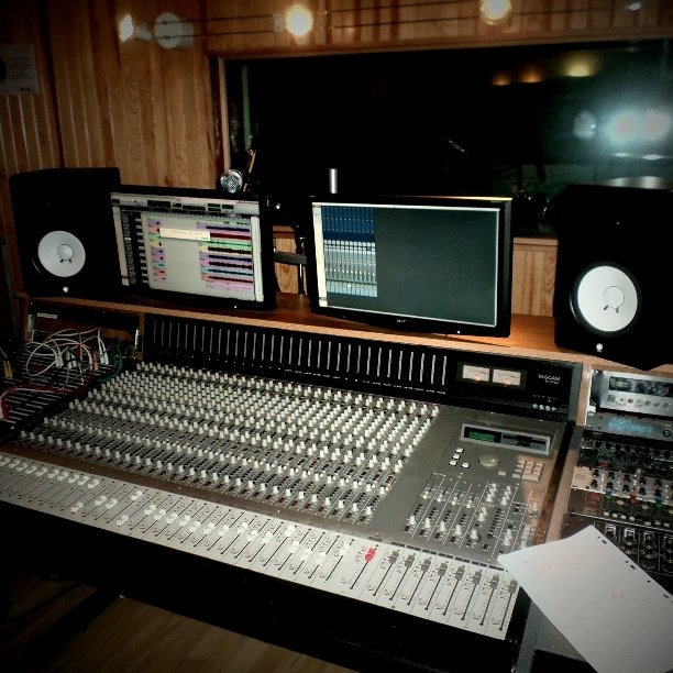 SebForrester's tweet photo. Studio w/ #RedDjinn ๐ https://t.co/38QrWwdB8r