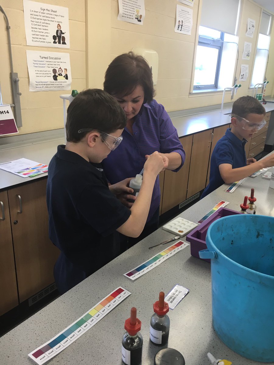 Outwood_Valley's tweet photo. Science experiments at Open Evening. https://t.co/ZScDNZO73o