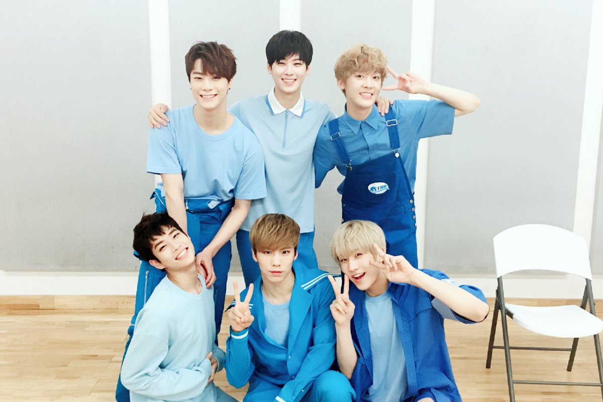 [#아스트로] 잠시 후 1시부터 아스트로가 출연하는 #뮤비뱅크 가 방송됩니다🔊 아스트로의 컴백토크 본방사수하면서 무더위 날려버리세요~💨💨💨 #숨가빠