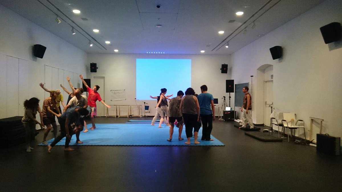 CA2M_Madrid's tweet photo. Así fue el taller de esta mañana con @aimarperezgali y la técnica del contact improvisation ¡Mañana más! https://t.co/M9DNfVmTeU