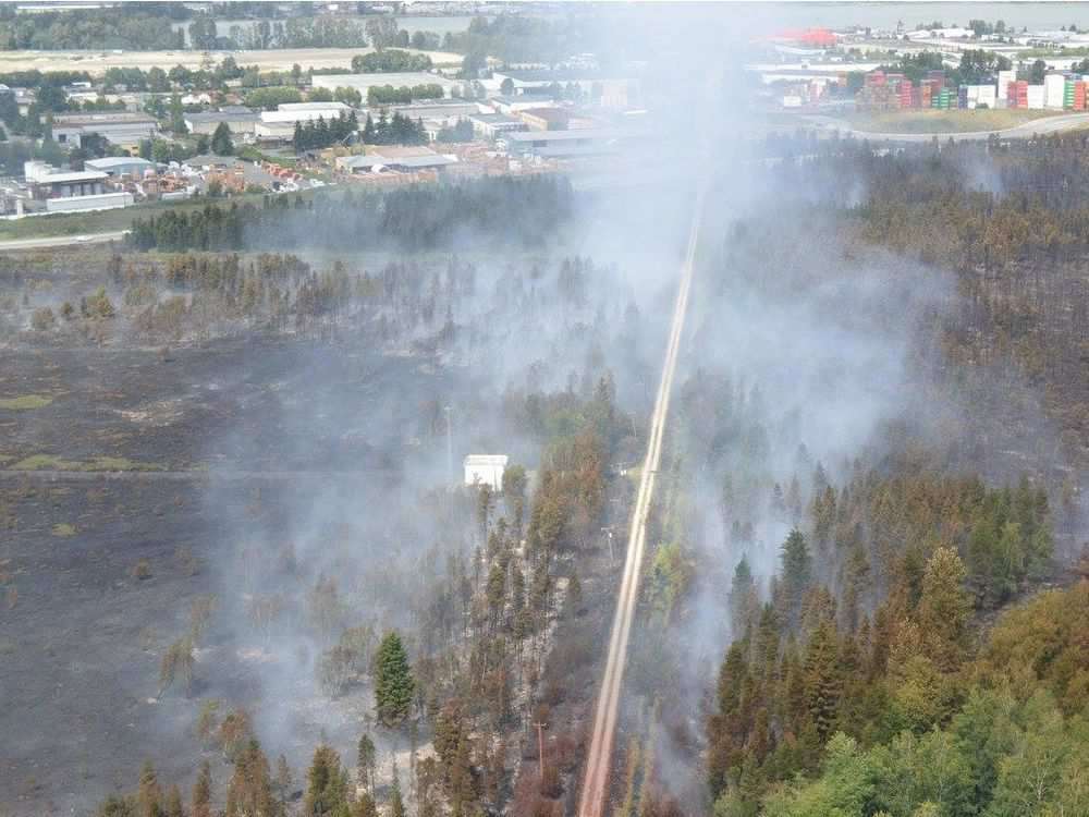 VancouverSun's tweet photo. Great news: #BurnsBogFire 50% contained; evac order lifted. Pics from Sun, Mon &amp; Tues a.m. https://t.co/2nZ7kCi37a https://t.co/xIkzlgYjXc