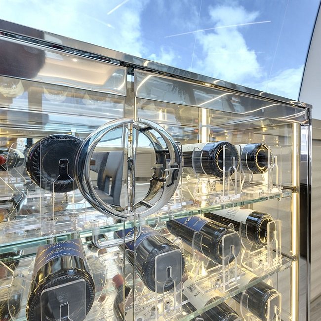 EsigoSrl's tweet photo. Esigo #wine racks for luxury #yacht and #boat - #Portabottiglie #design per #imbarcazioni _Overmarine Group|Mangusta https://t.co/lwD9JTmA8m