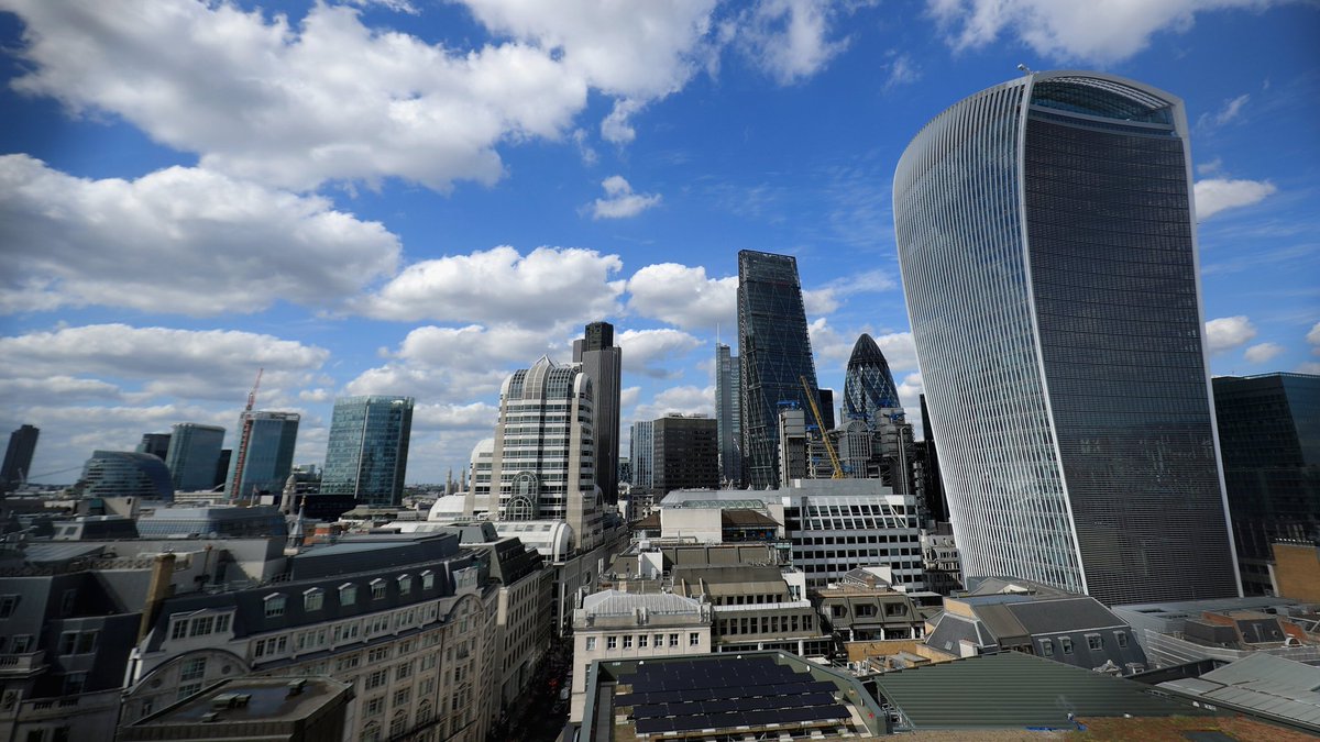 FT's tweet image. Breaking: M&amp;amp;G is to block investors from taking money out of its property fund on.ft.com/29rk3nG via @FastFT