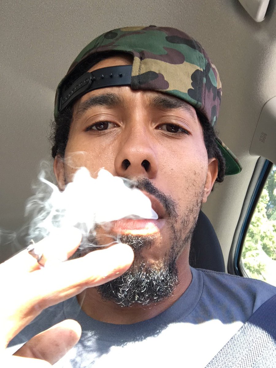 Dohnyeezy's tweet photo. Bac on that workflow. 
Gotta get this cheese while shmokin broccoli https://t.co/oe4SZw8Jyb