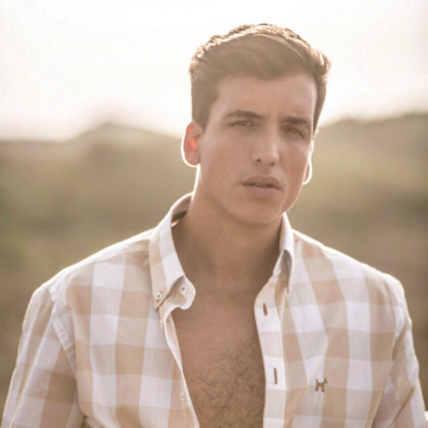 XusoJones's tweet photo. Las miradas dicen lo que los labios callan.
RT https://t.co/d9im1DVPgG