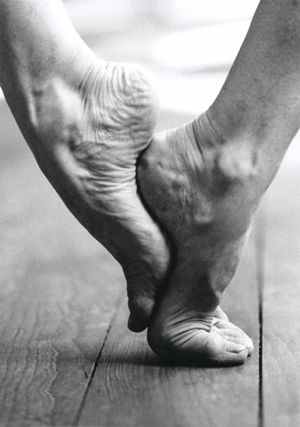 karoun_karoun's tweet image. Working with the feet for our standing poses with Paul this week! #standingposes #foundation #westernmassyoga #feet