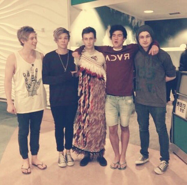 5SOSFANUPDATE tweet picture