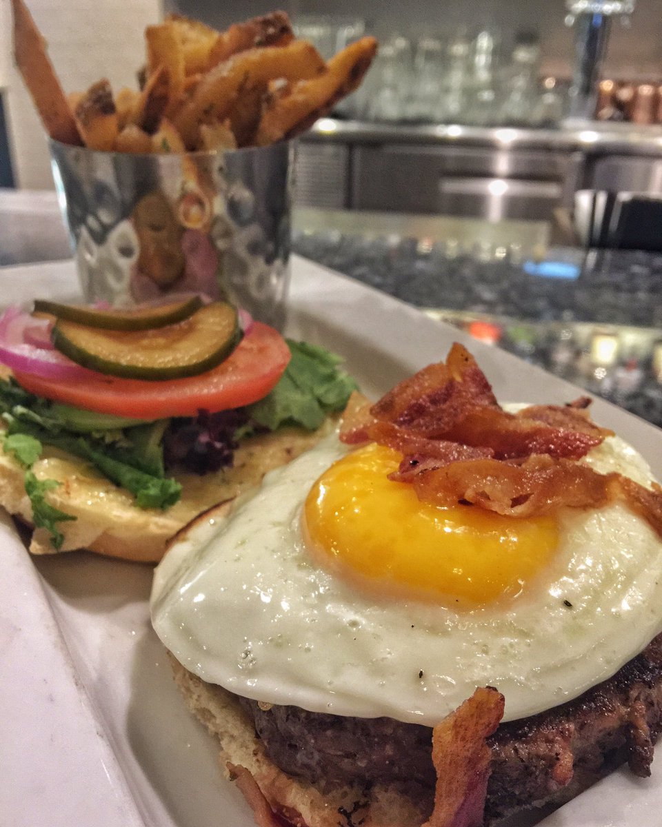 Corner_Table's tweet photo. Today: #KobeBeef #Burger served with a sunny side up egg, crispy #bacon, on our #homemadeBread. #cornertablehouston https://t.co/26RQPlB1Hc
