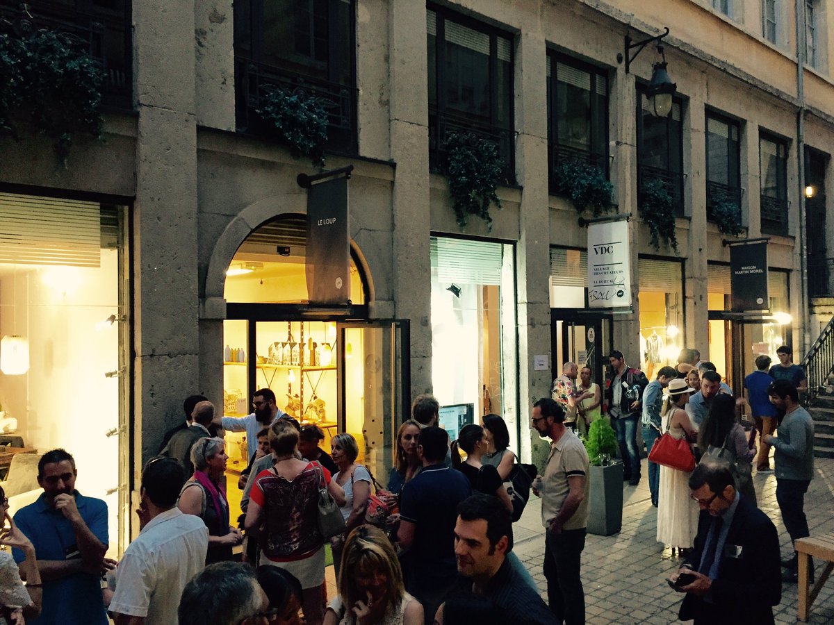 OnlyLyon's tweet photo. L'Apéro Ambassadeurs ONLYLYON s'installe au @villagecreateur ! A la découverte des créateurs lyonnais #design #mode https://t.co/zXKes2ccvK