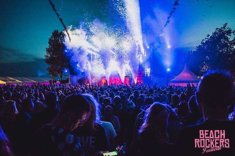 IntervisualLP's tweet image. Nog even nagenieten van @Beachrockers #FESTIVAL #CO2JETS #STADIUMSHOTS #CONFETTI in opdracht van @KooystraPro