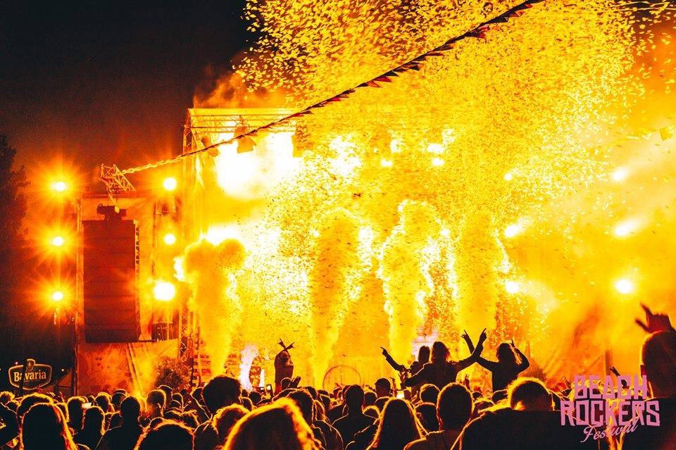 IntervisualLP's tweet image. Nog even nagenieten van @Beachrockers #FESTIVAL #CO2JETS #STADIUMSHOTS #CONFETTI in opdracht van @KooystraPro
