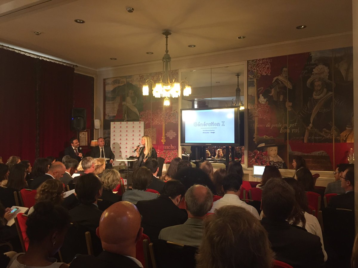 Début des conférences avec <a href="/alexandrajube/">Alexandra Jubé</a> qui présente une étude sur la générationZ #CosmeticNight #beautyfrenchtech