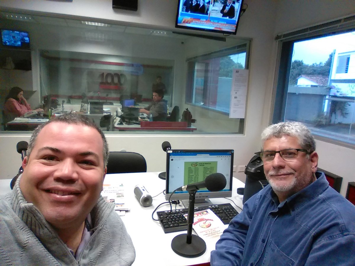 fernanrojas75's tweet photo. Gracias @augusto2s en @1000_am dónde hablamos #OffDeRecord de @JakaruPoraHagua y #QueVivaLacocina https://t.co/8aGihHNopo