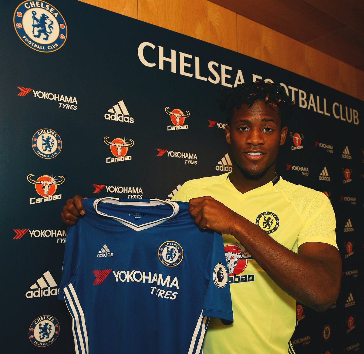 TheBluesCentral's tweet photo. OFFICIAL: Michy Batshuayi signs with #Chelsea for the next 5 seasons #WelcomeMichy https://t.co/UgponoPMAg