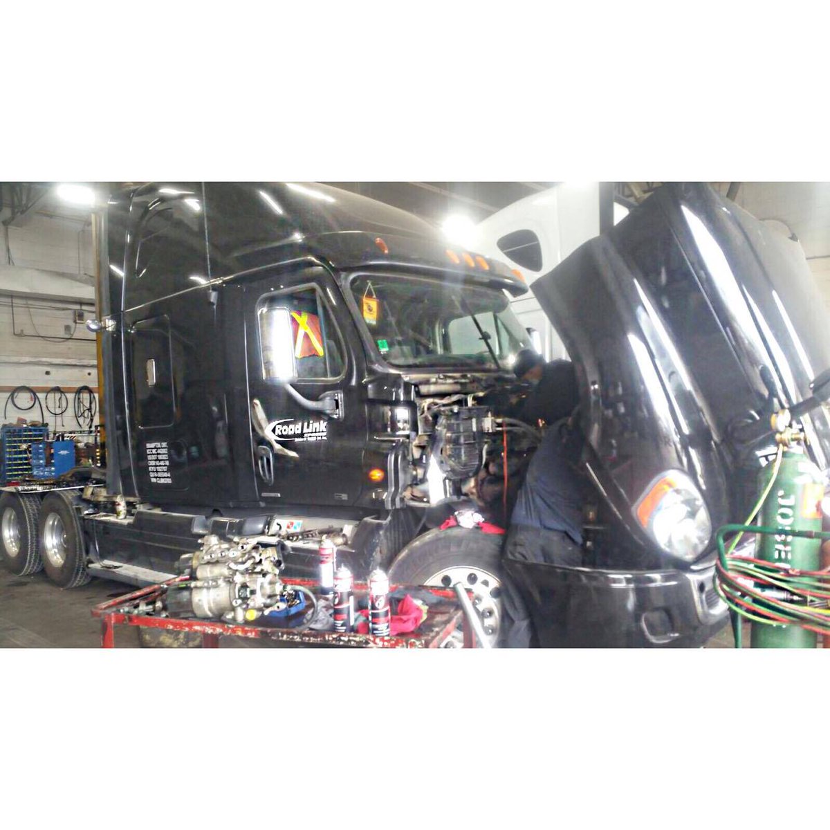 MotorTechF's tweet photo. Behind every good trucking company is an even better mechanic #motortechfreight #truckrepair #truckmaintenance https://t.co/WvDXfGS7FH