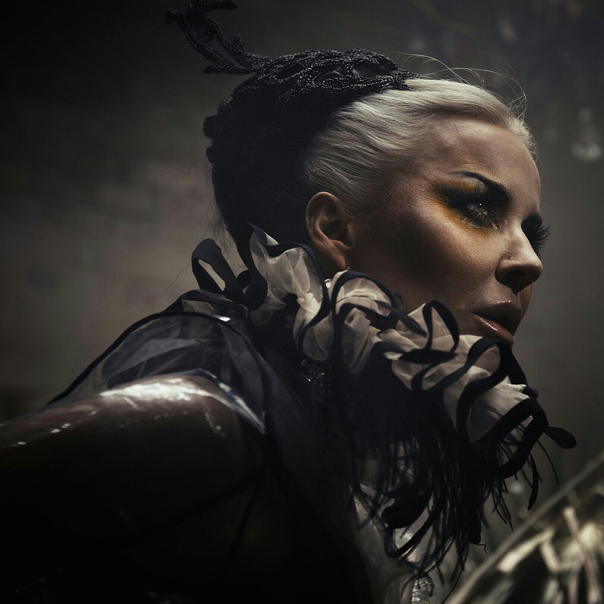 The one and only <a href="/TheRealDaphne/">Daphne Guinness</a> wears #jaybriggs fully beaded mask (as hat) <a href="/HPRLONDON/">Harriet Potter</a>
