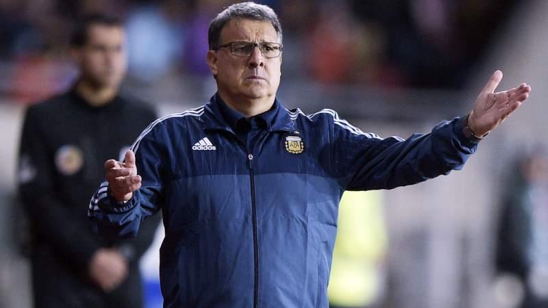 Cuenta <a href="/victortuchi/">Victor Tujschinaider</a> en @JogoBonito2016 que renunció Gerardo Martino a la Selección Argentina.