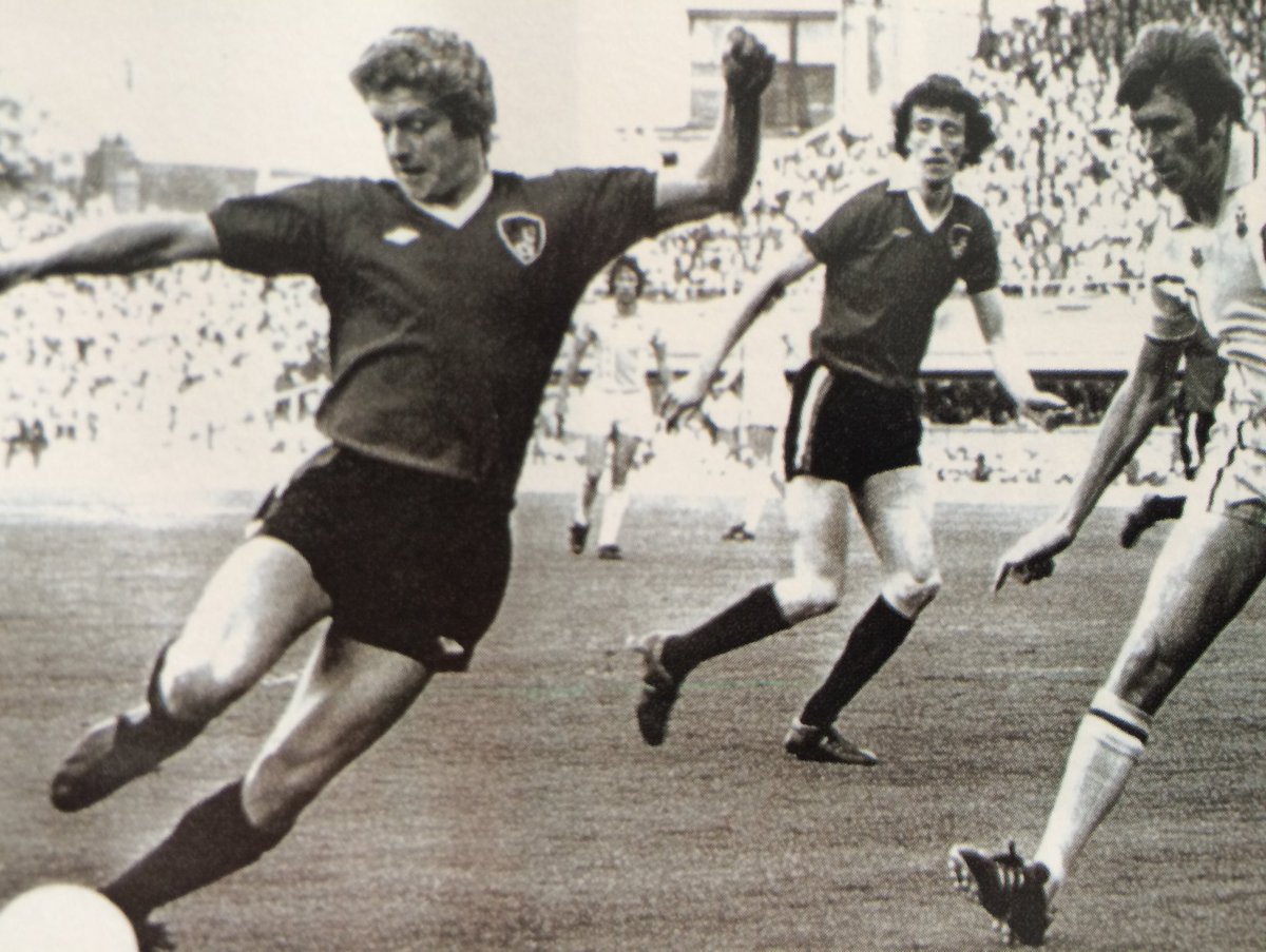 bcfcshirt's tweet photo. Chris Garland &amp; Tom Ritchie in THAT game v Coventry in 1977 https://t.co/emxvExzeoI