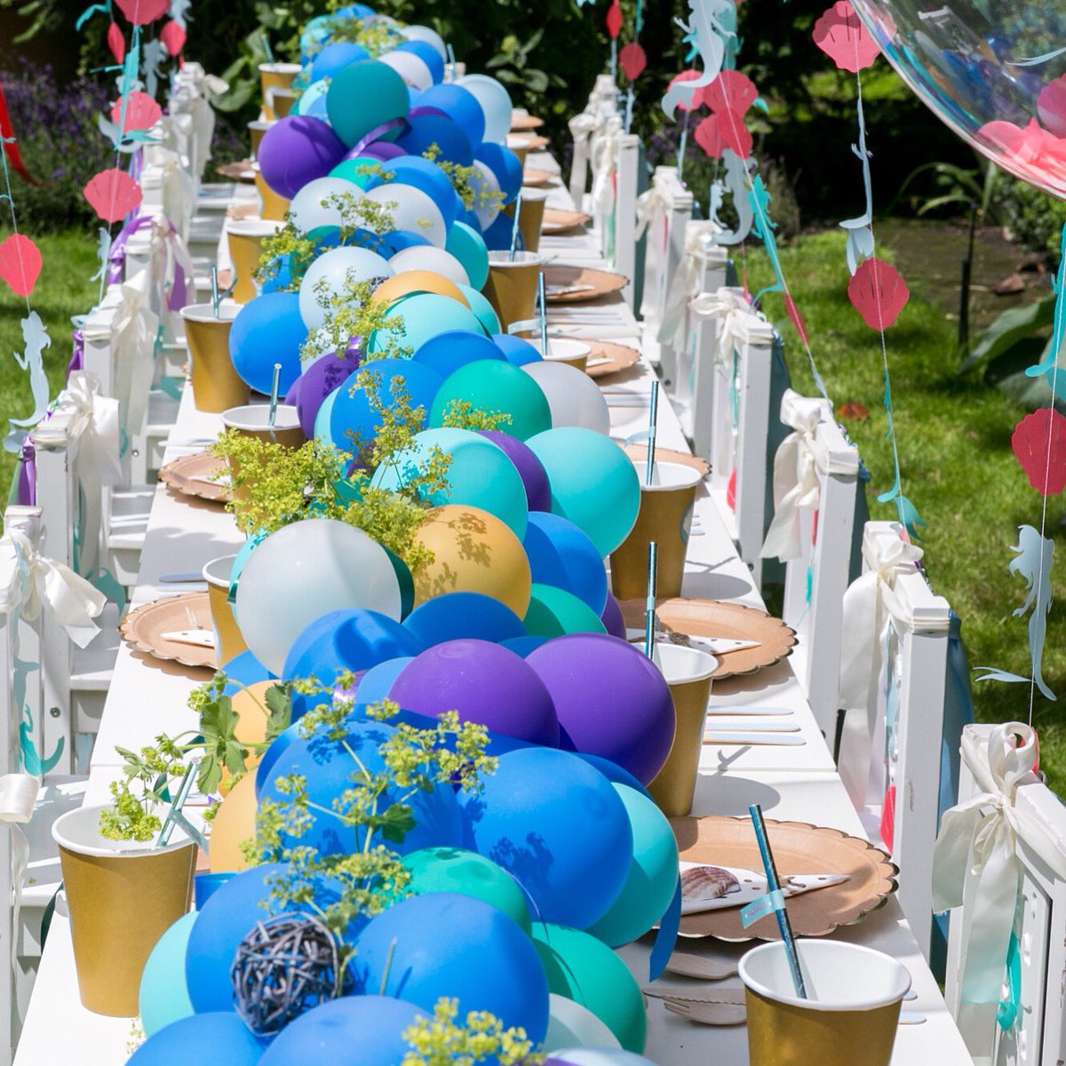 UNDER THE SEA || MERMAID MAGIC || 🦀 Table styling <a href="/dazzleandfizz/">Charlotte Melia</a>  Mermaid bubble balloons <a href="/3bubblegumgirls/">Bubblegum Balloons</a>