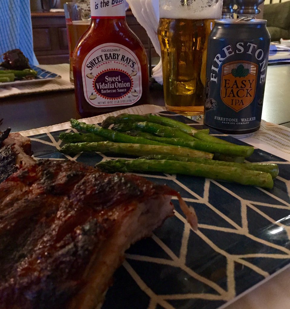 2_PintsPlease's tweet photo. #firestonewalker and #sweetbabyrays make a fierce combination. #craftbeer #drinklocal #twopintsplease https://t.co/a7GRCwRhHA