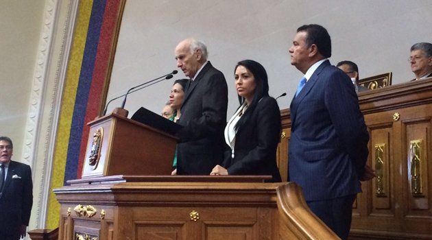 NTN24ve's tweet photo. Parlamento venezolano conmemoró los 205 años de la Firma de la Independencia  https://t.co/4dgY6TapuM https://t.co/mhOP11h9MW