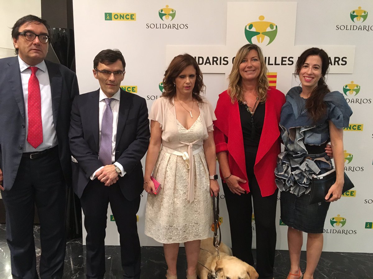 Sandruskus's tweet photo. Donant un segon ús a uns teixits que haurien acabat com a residu #reciclatge #PremisOnce #MaratóReciclatge https://t.co/rVHD2jWow1