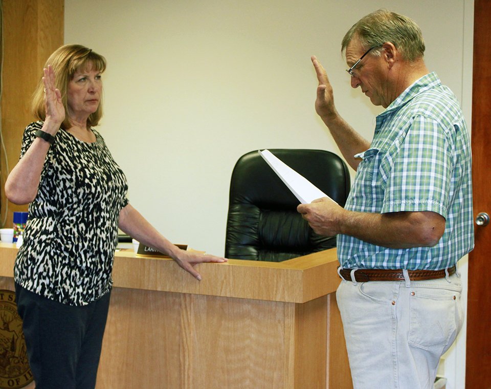 PayetteIndEnt's tweet photo. Georgia Hanigan is now a Payette County commissioner. https://t.co/5Iy0ksVeeO https://t.co/C9wS0wLeLE