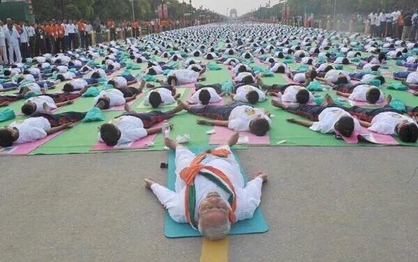 VinayDokania's tweet photo. Reaction of textile owners aftr they heard d news that Smriti irani has been made Textile minister @nskathy @gsurya https://t.co/qHv04X1JUt