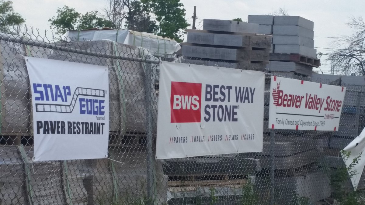 SnapedgeCanada's tweet photo. 3 great Companies working TO together! #SnapedgeCanada #BestWayStone and #beavervalleystone https://t.co/pSV3SfSMhU