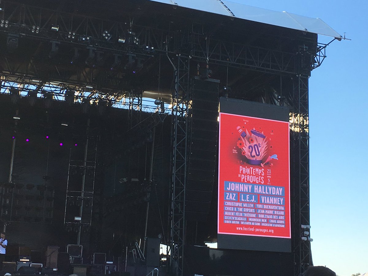 ChrysKowalczyk's tweet image. 😎 #ResterVivantTour 💀🎸 #PrintempsdePerouges 🎯 @JohnnySjh 🙌 @LHallyday ❣ @gregzlap 👍 @yarolpoupaud 🎸😎