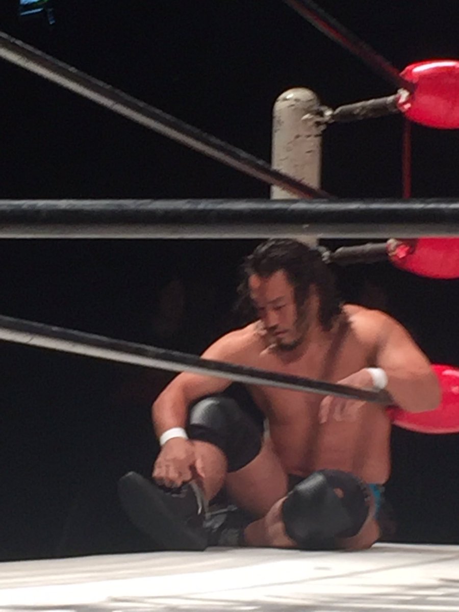 ryujyu0164's tweet photo. 隊長以外裸足だったので急きょお靴を脱ぎます #DRIZE #bjw #ajpw https://t.co/S2KT6kIM6t