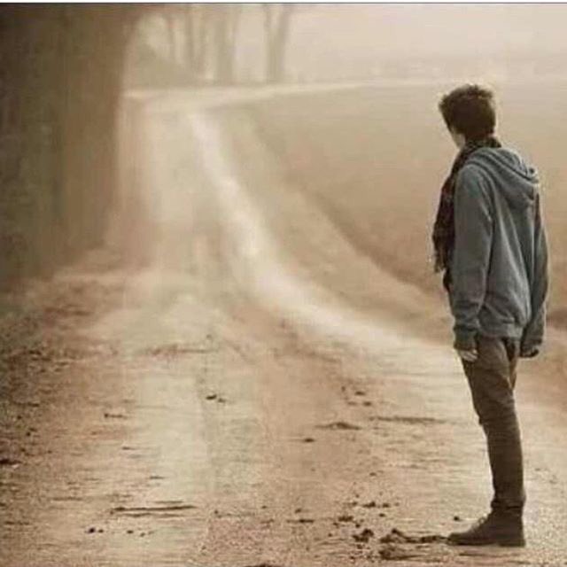 k11_kw's tweet photo. وكأن شيئاً لم يكن 
وكأن كلاماً قيل لم يُقال
 مضيت انت و مضيتُ انا 
و سلاماً على عشقٍ ذبل https://t.co/CKOAHRkWxD