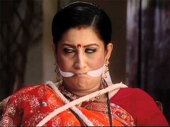 mishra_pravin's tweet photo. Someone told Modi ji that Smriti Irani is good at TEXTing (tweets).
Modi made her the TEXTile minister. #MonkeyBaat https://t.co/9zgztbWoMJ