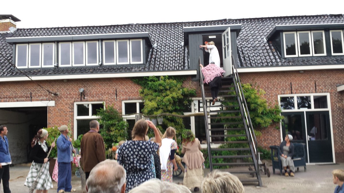 Yv_Hiemstra's tweet photo. #DePassant @centraleas bij oa #Klompenmuseum #Scherjon @MarkantFRL https://t.co/IaM4olr5cz