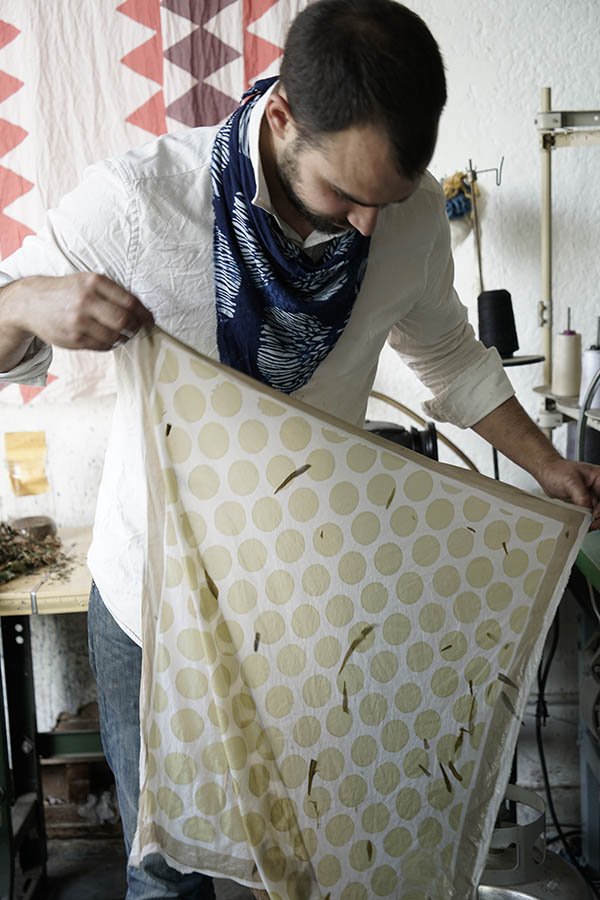 Finely_Crafted's tweet photo. How does LA textile designer Graham Keegan turn city-foraged plants into natural dyes? My story in @MixedMediaCPS https://t.co/HStHbCYDQF