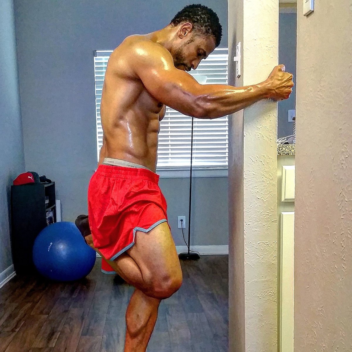 BeMoore7's tweet photo. Make sure you stretch after every workout! #BMooreFit https://t.co/9AkjsN2dgK