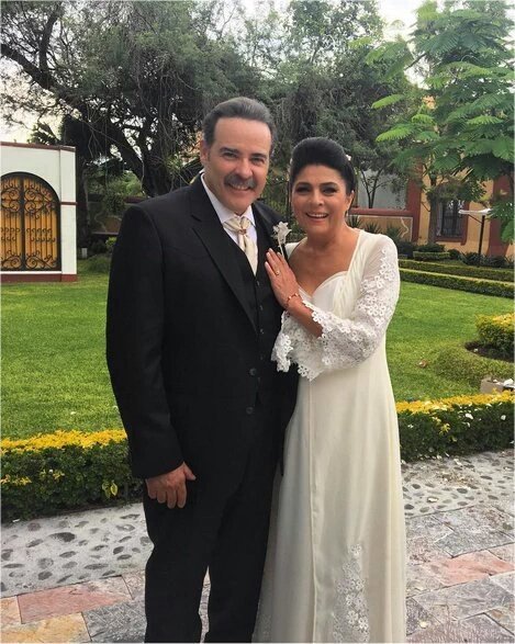 dama_crufus's tweet photo. Ame el vestido toda QUEEN @victoriaruffo31 ESPERANZA TEKILA https://t.co/Kqc2x1kaMu
