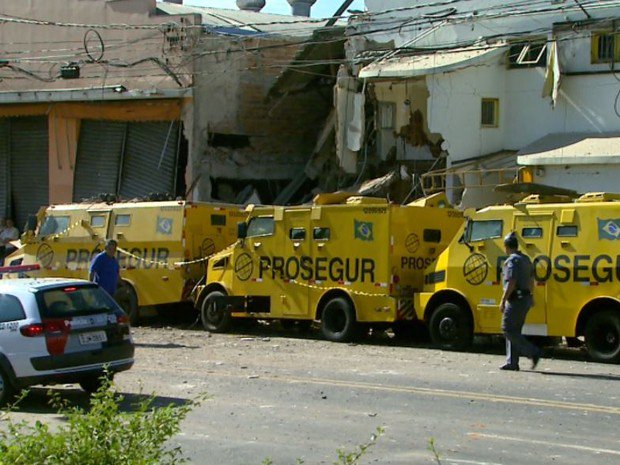 Quadrilha explode transportadora e mata PM  ow.ly/Ps5w301XvuU
