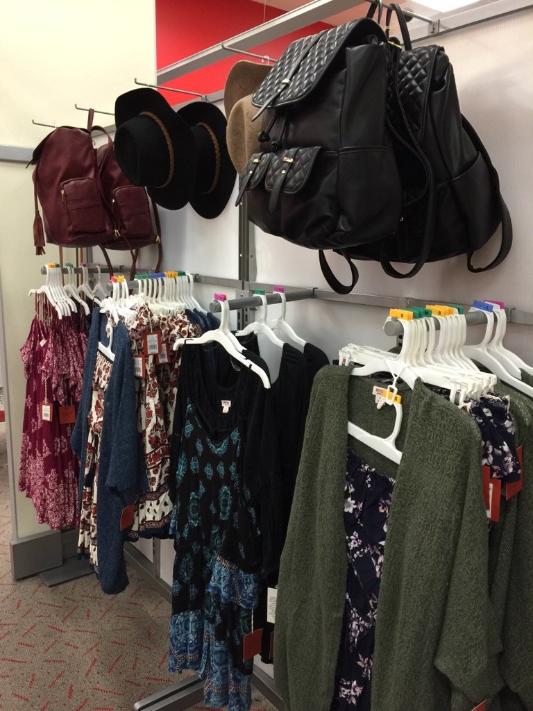 Fillin' w/ slow sellers + style ideas = $$$$! Props to #MBTM for this! #vmtl <a href="/Lindsayyybert/">Lindsay bert</a> <a href="/cali4niaboo/">Callie</a> <a href="/DebnSherl/">Deb Hunt</a>