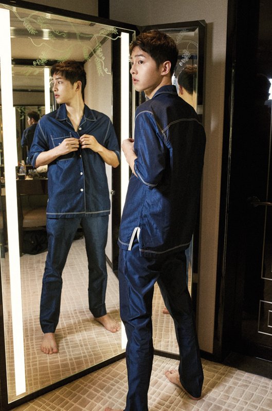 SongJoongKi_SG's tweet image. [PHOTO] 160705 Song Joong Ki - Harper's Bazaar Singapore Magazine #2