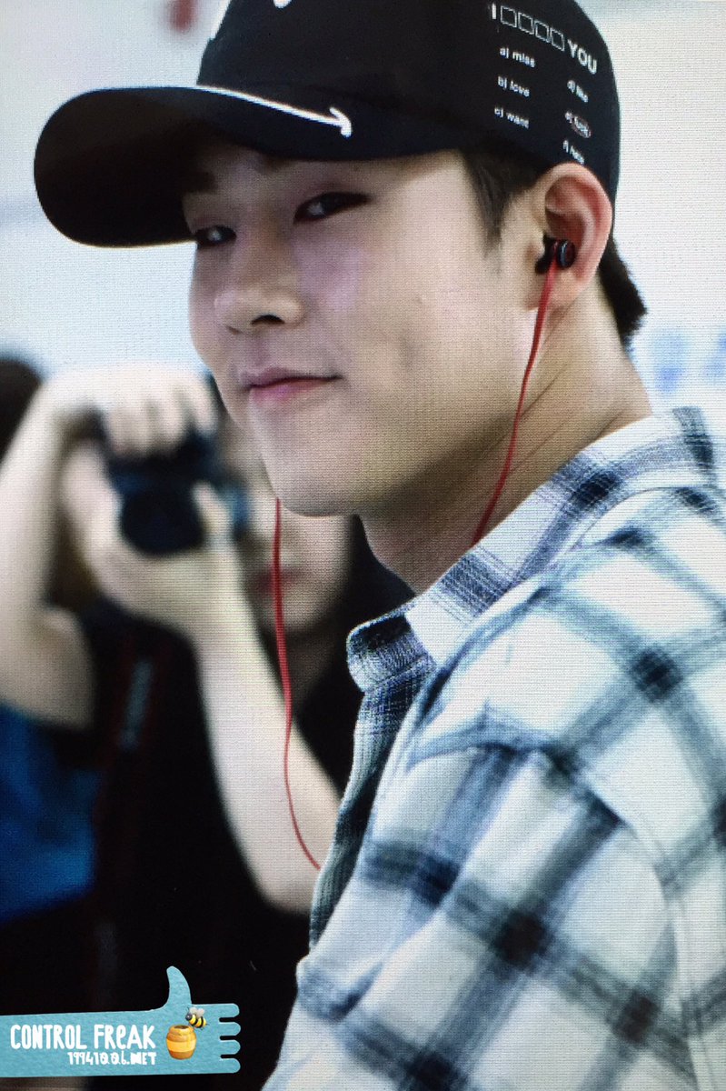 19941006net's tweet photo. 160706 출국 #주헌 #몬스타엑스 #MONSTA_X #TheCLAN #걸어 @OfficialMonstaX https://t.co/hb4eTeSqgY