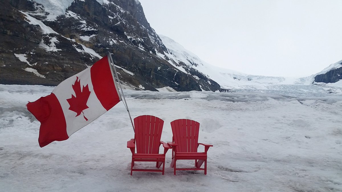 Feeling patriotic in the Ice fields #sharethechair #parkscanada #athabascaglacier