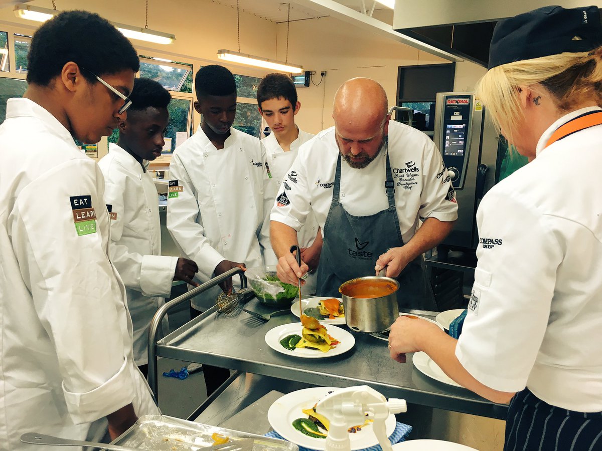 BWQualityGrwers's tweet photo. RT @compassgroupuk "Plating up #RisingChefs: roasted mediterranean veggie open lasagne, watercress pesto dressing https://t.co/TedtzzxGDS"
