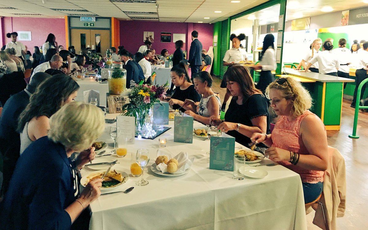 BWQualityGrwers's tweet photo. RT @compassgroupuk "Plating up #RisingChefs: roasted mediterranean veggie open lasagne, watercress pesto dressing https://t.co/TedtzzxGDS"
